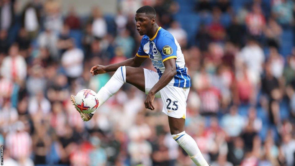 Moises Caicedo controls the ball for Brighton & Hove Albion.