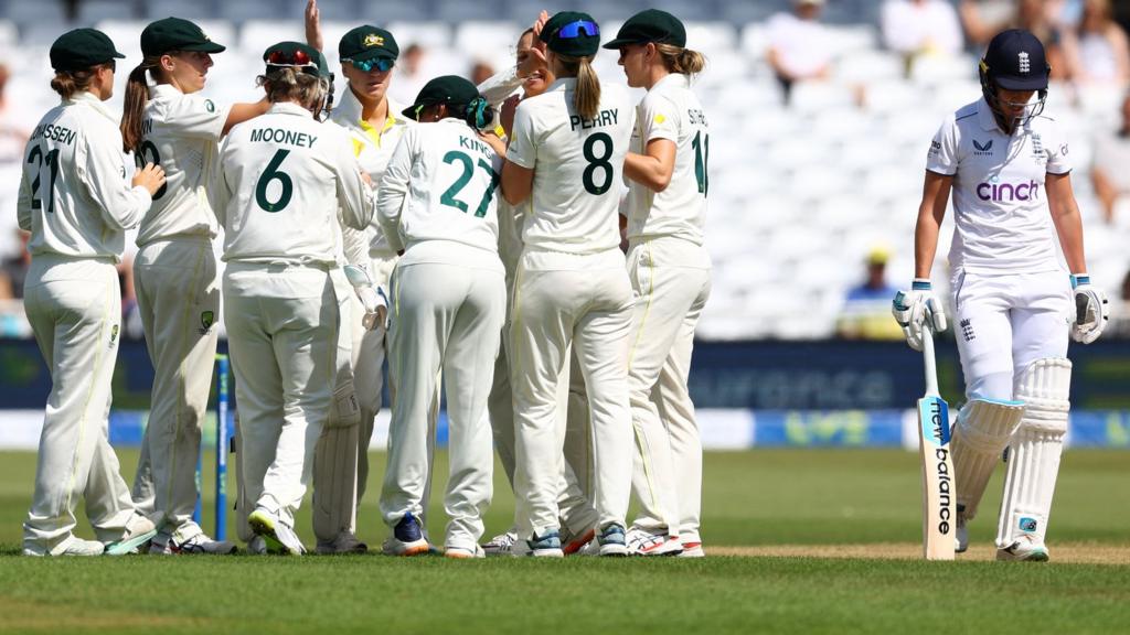 Australia celebrate the wicket of Kate Cross