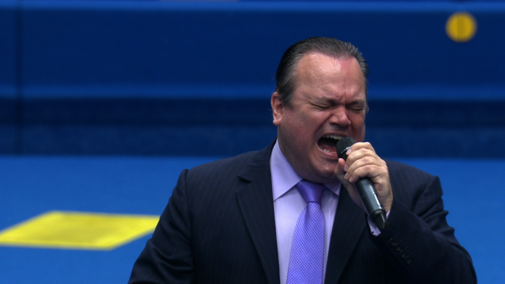 Shaun Williamson sings at the World Indoor Bowls