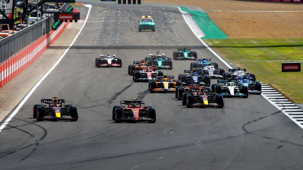 F1 cars race at Silverstone