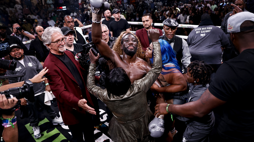 Terence Crawford with his family in the ring