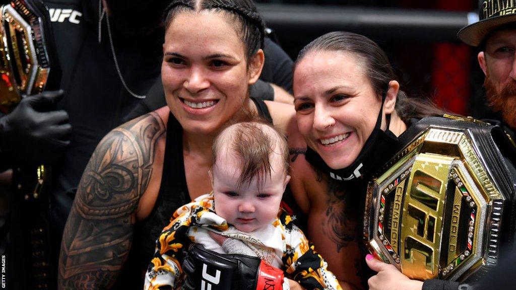 Amanda Nunes, Nina Nunes and Raegan.