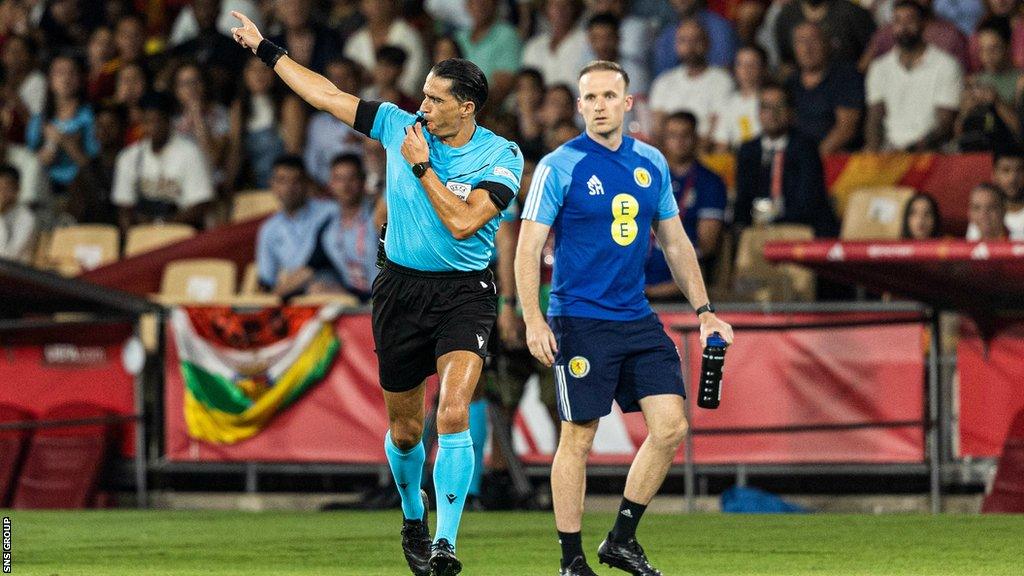 Referee Serdar Gozubuyuk rules out the goal by Scott McTominay after a VAR check during a UEFA Euro 2024 Qualifier at the Estadio De La Cartuja