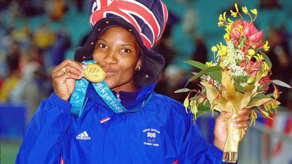 Denise Lewis of Great Britain celebrates gold in Sydney