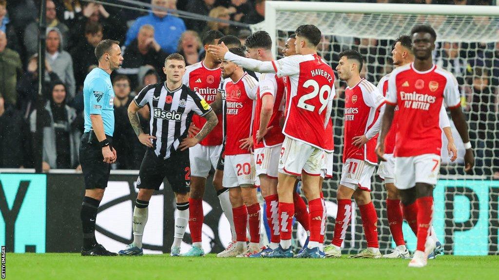 Arsenal players unhappy v Newcastle