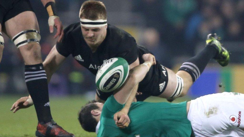 Sam Cane tackles Robbie Henshaw