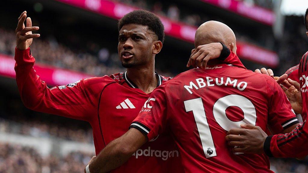 Amad Diallo celebrates with Bryan Mbuemo