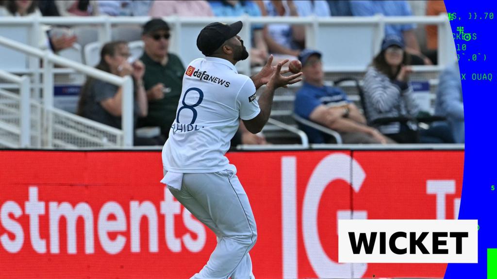 'He'll be kicking himself' - Duckett caught out after reverse sweep