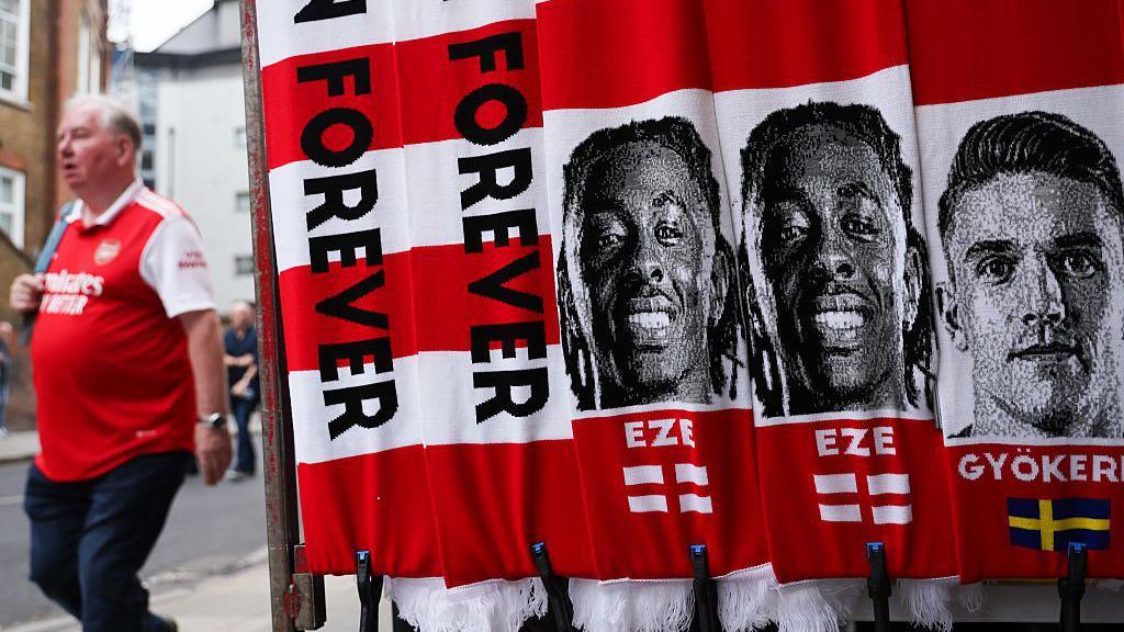 Eberechi Eze scarves on sale outside Emirates Stadium.