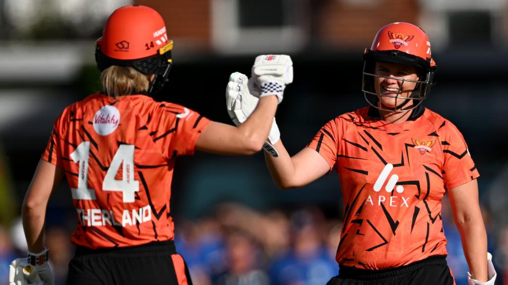 Sutherland holds nerve as Sunrisers edge past Spirit