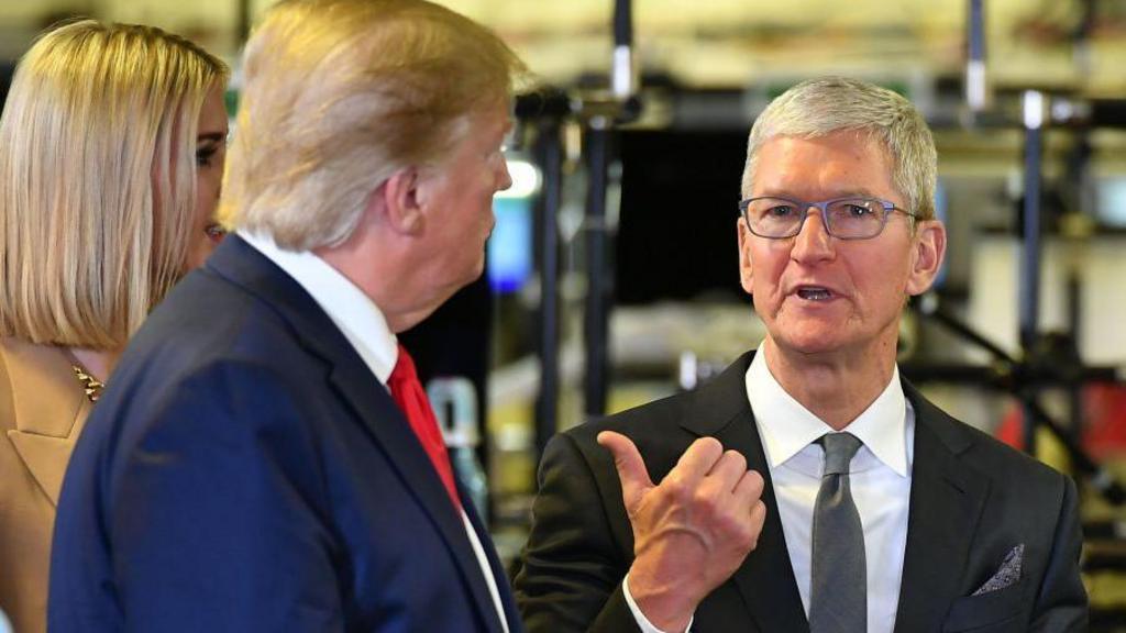Apple annuncia un investimento di 100 miliardi di dollari in seguito alle pressioni dell’amministrazione
