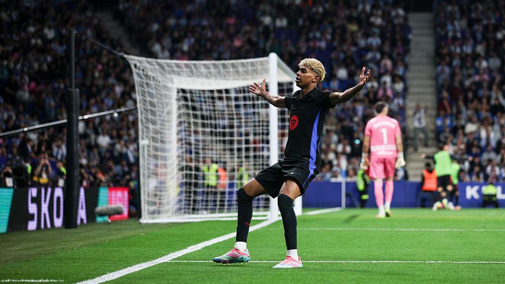 Lamine Yamal celebrates