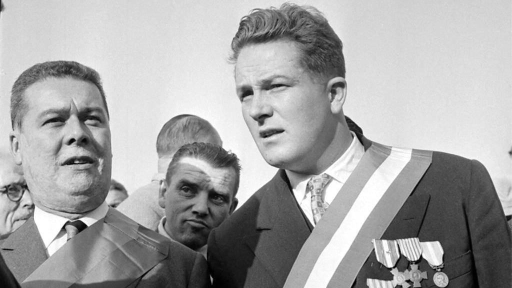 Jean-Marie Le Pen at a veterans march in 1960