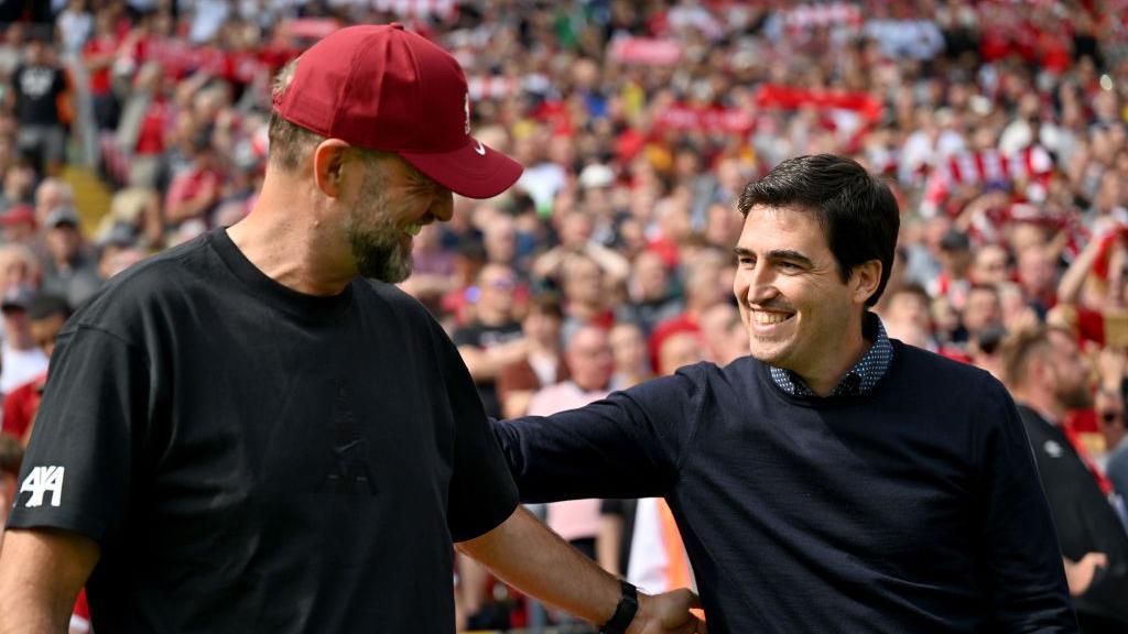 Jurgen Klopp shares an embrace with Andoni Iraola