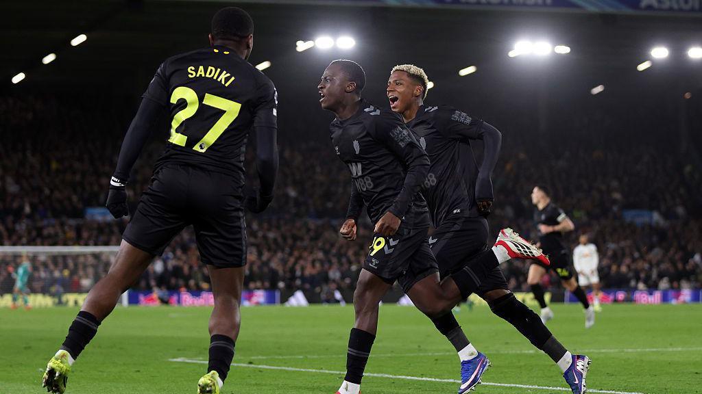 Artistic Leeds 0-1 Sunderland - Second-half Penalty Seals Victory For Black Cats Scene Illustration Artistic Leeds 0-1 Sunderland - Second-half Penalty Seals Victory For Black Cats Scene Illustration