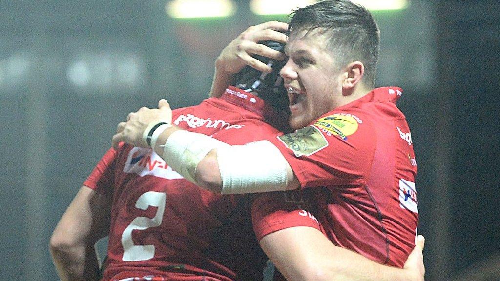 Steff Evans congratulates Ryan Elias after his first-half try for Scarlets against Cardiff Clues