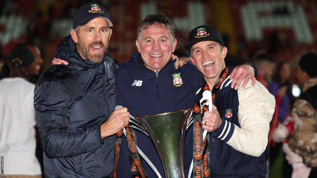 Phil Parkinson (centre) with Wrexham owners Ryan Reynolds and Rob McElhenney