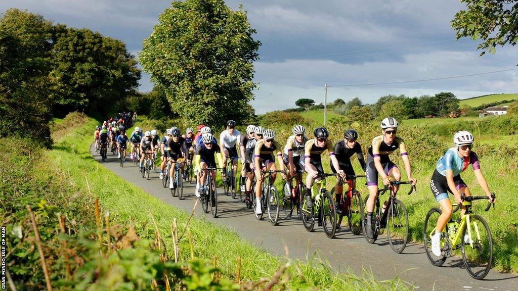 Cyclists on the Isle of Man