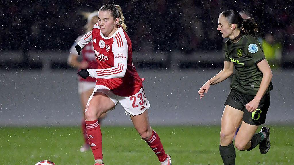 Alessia Russo in action