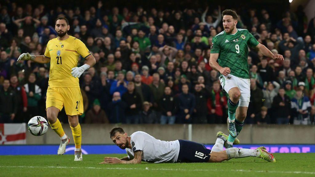 Conor Washington looks on alongside Francesco Acerbi and Gianluigi Donnarumma