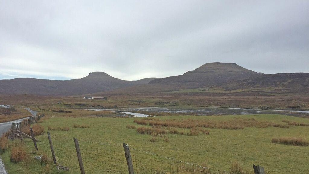 Healabhal Beag agus Healabhal Mòr "Bùird MhicLeòid" ann an Gleann Dail