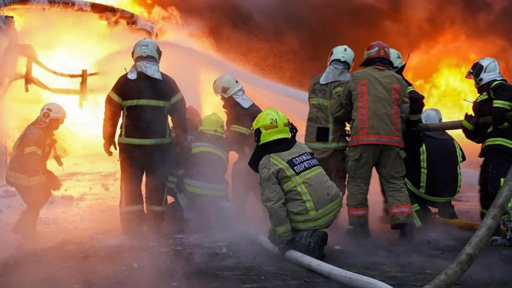 Zelensky se prepara para conversaciones en Londres mientras Trump afirma que el líder ucraniano no ha leído el último plan de paz
