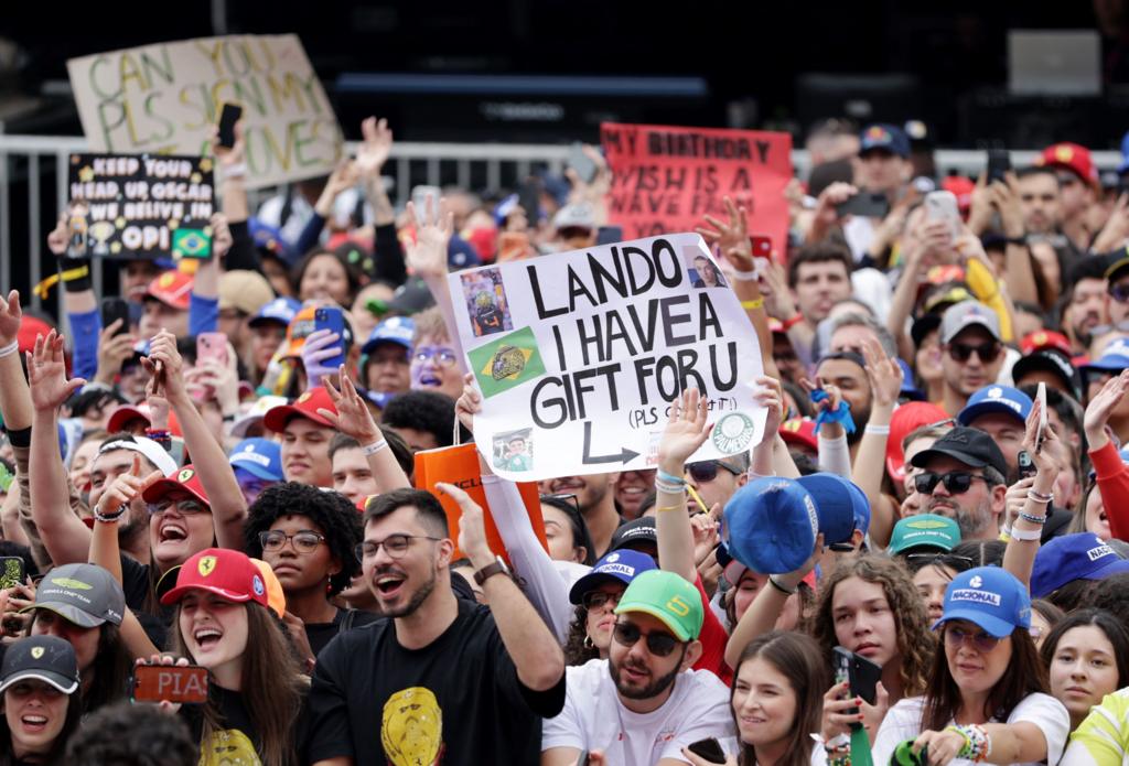 Fans holding up signs for the drivers at the Sao Paulo Grand Prix