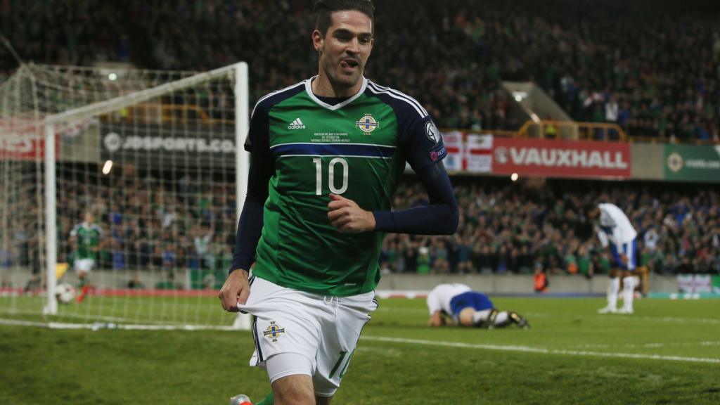 Kyle Lafferty scores