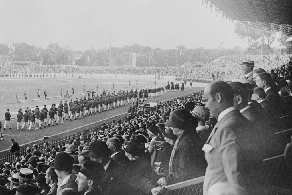 Tîm Prydain yn seremoni agoriadol Gemau Olympaidd Paris yn 1924