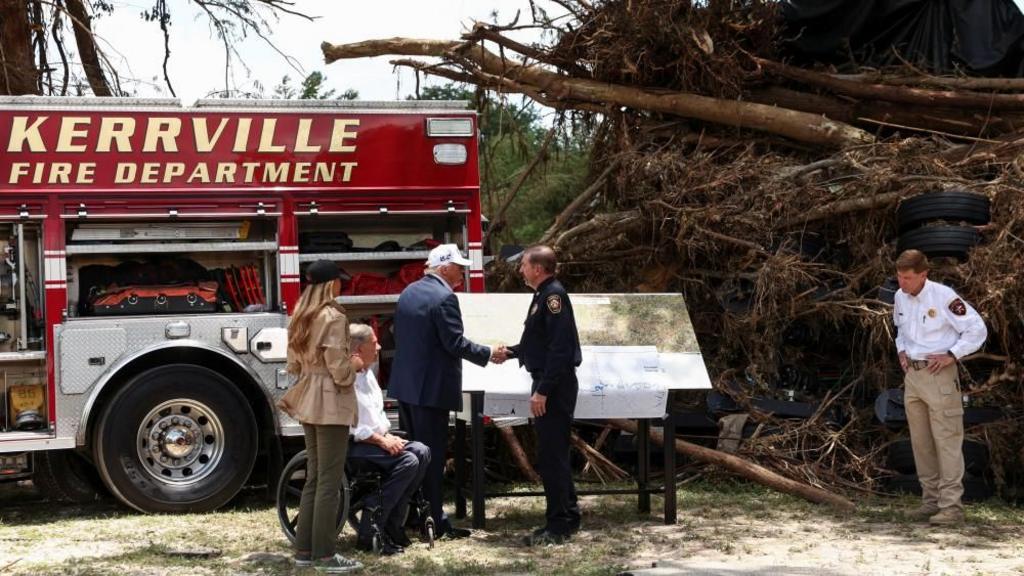 Donald Trump, Greg Abbott and Melania Trump meet with local Texas officials
