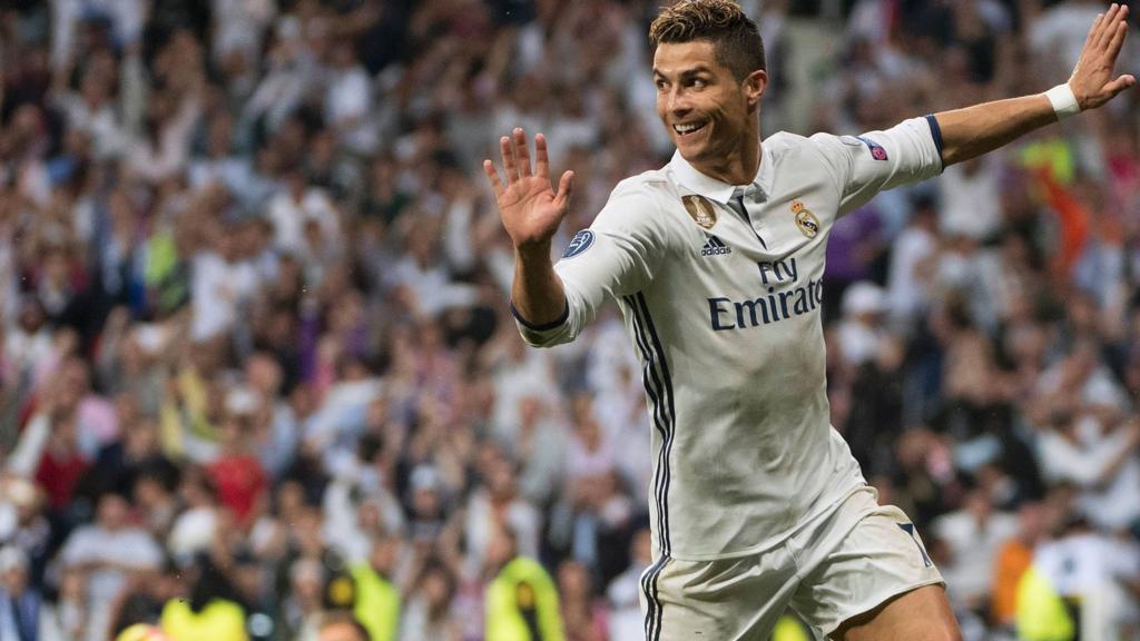Cristiano Ronaldo celebrates