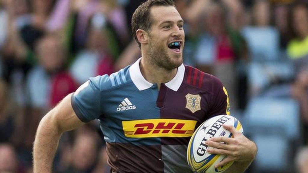 Harlequins' Tim Visser races away to score their opening try