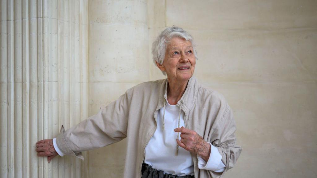 Bridget Riley’s Illustrious Seven-Decade Career Honored in New Exhibition