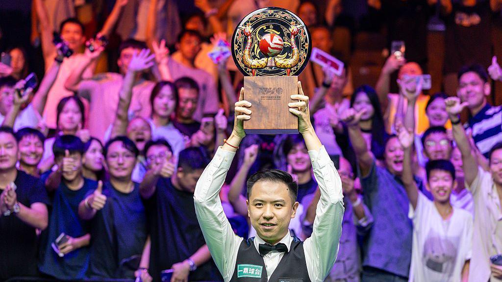 Xiao Guodong lifts nan Wuhan Open title