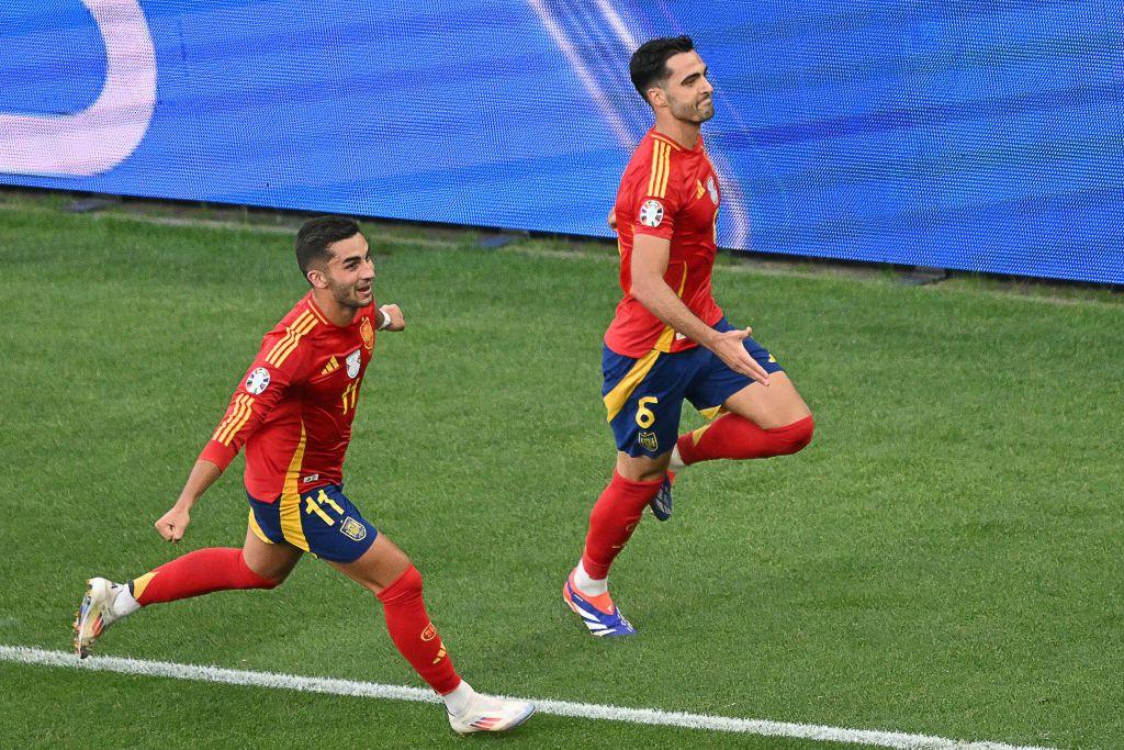 Spain celebrate their extra-time winner