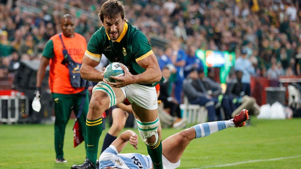 Eben Etzebeth scoring a try