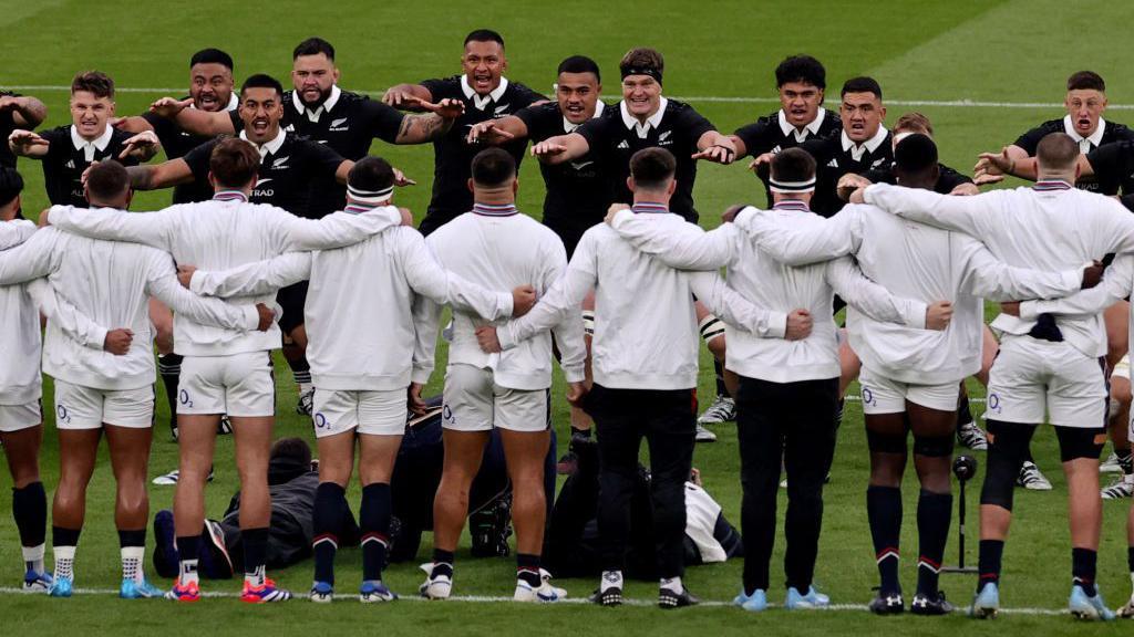 England advanced to the halfway line to face the haka with New Zealand responding by approaching the hosts