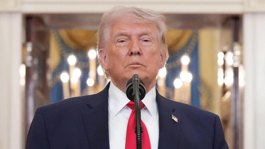 Trump Warns Iran with Strong Language Against Hormuz Strait Closure