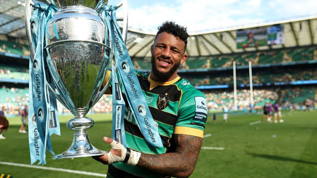 Courtney Lawes lifts the Prem trophy at Twickenham Stadium