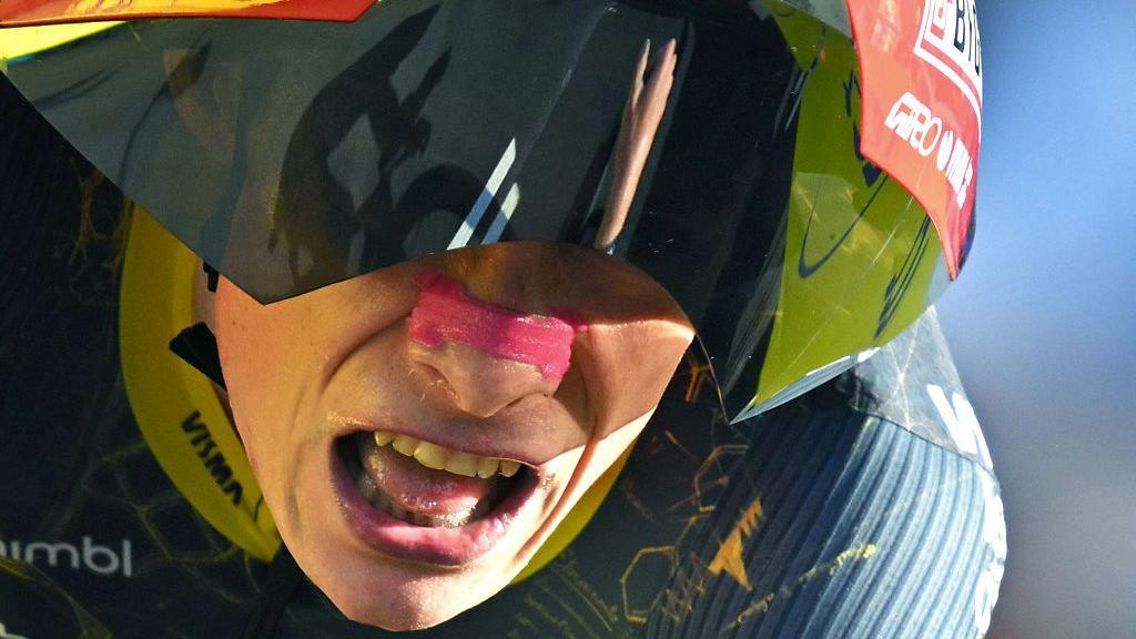 Jonas Vingegaard wins Tour de France stage one