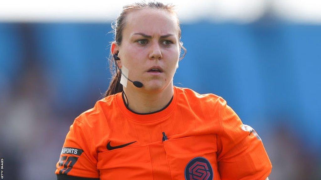 Referee Emily Heaslip in the game between Manchester City and Arsenal