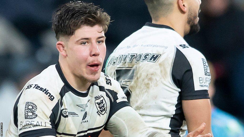 Joe Cator passes the ball for Hull FC