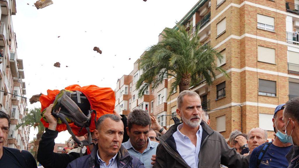 Angry crowds throw mud at Spain's King Felipe VI in flood-hit Paiporta ...