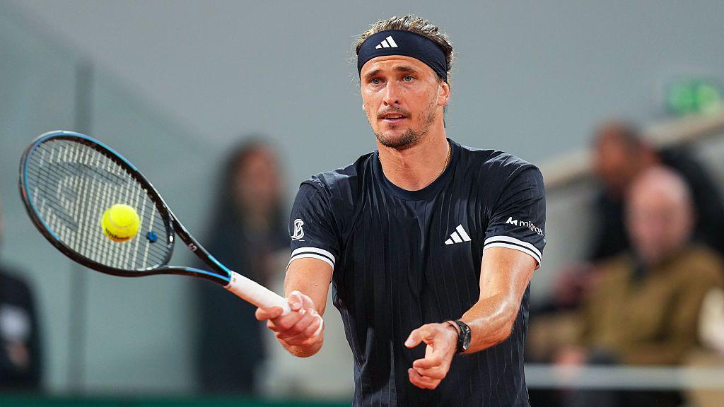 Alexander Zverev plays a forehand