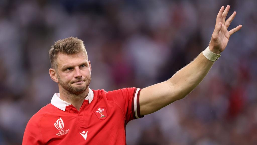Ex-Wales fly-half Biggar to retire at end of season
