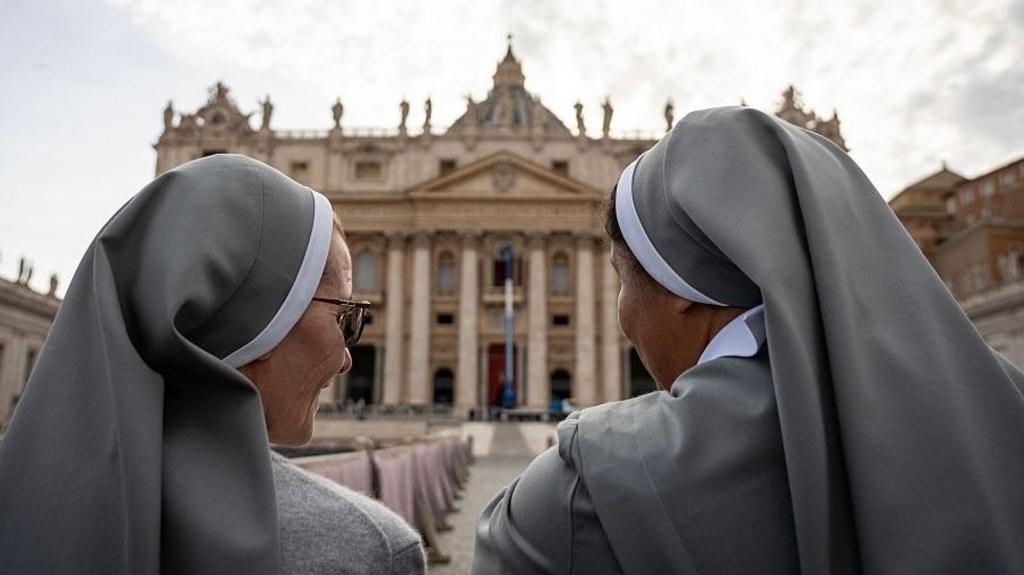Eine besondere Stimmung im stillen Rom, während die Stadt über das Ableben des Papstes nachdenkt