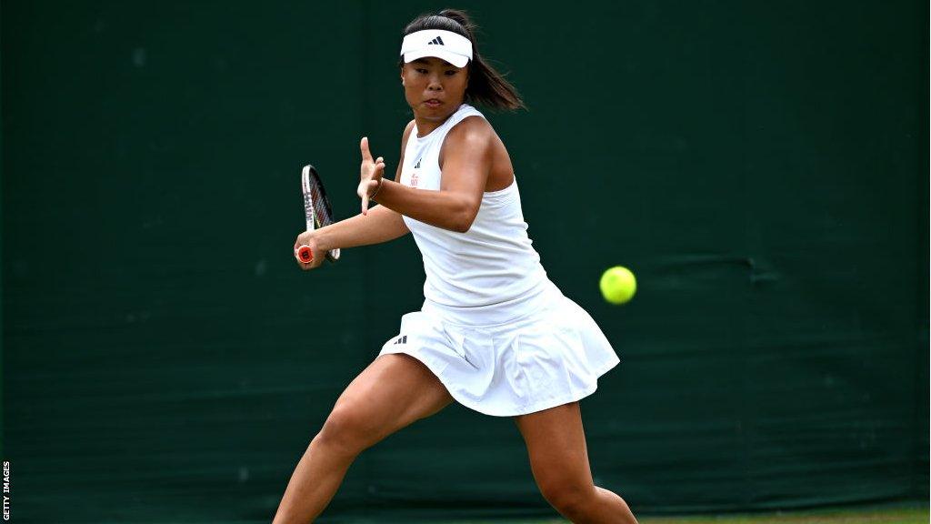 Mimi Xu playing at Wimbledon
