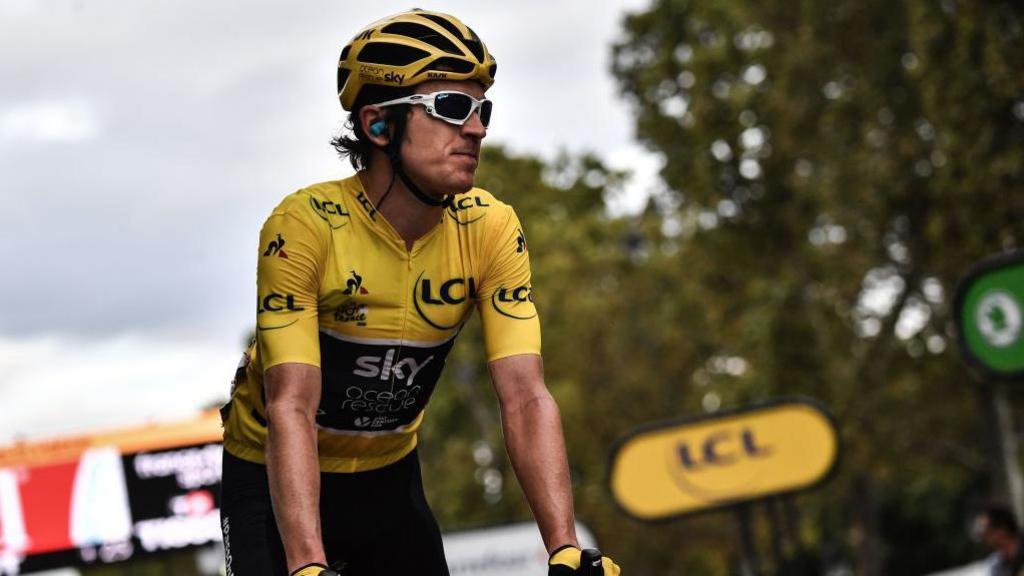 Geraint Thomas yn gwisgo'r crys melyn wrth iddo ennill y Tour de France yn 2018