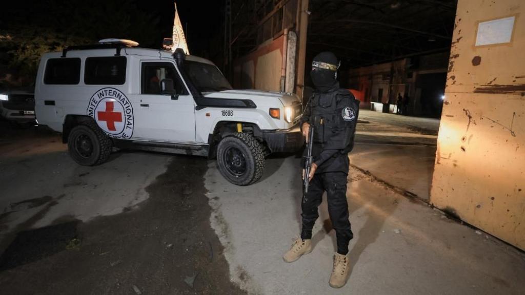 Red Cross vehicles arrive to receive from Hamas militants 