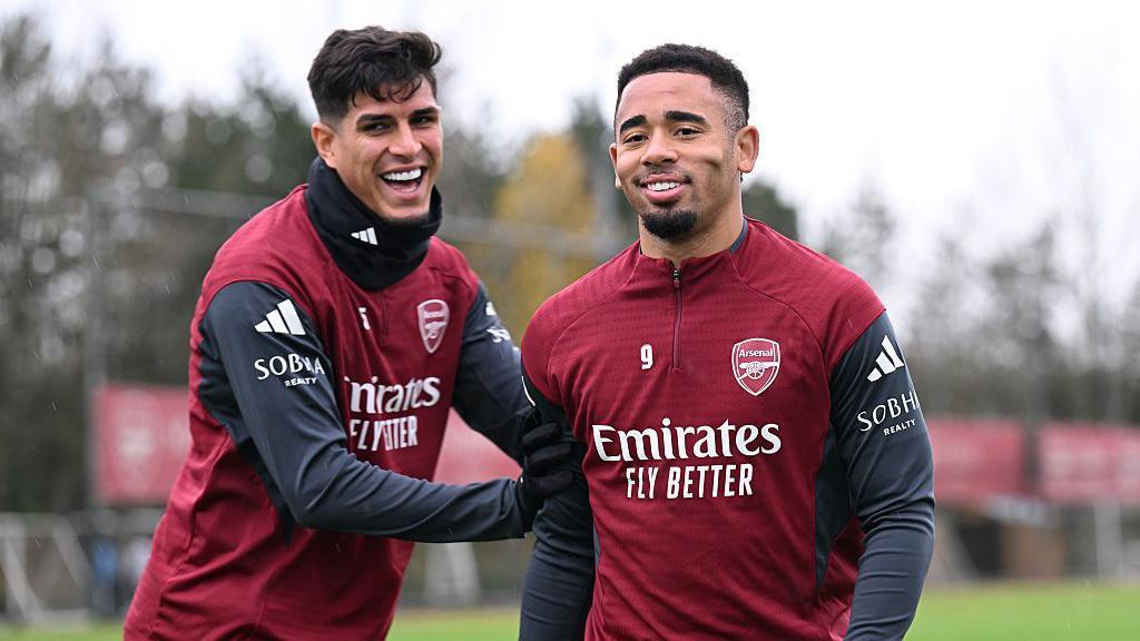 Gabriel Jesus (right) and Piero Hincapie (left) in Arsenal training